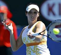 Laura Robson makes comeback in Eastbourne after 17 months out 