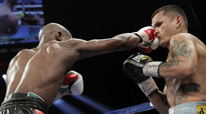 Floyd Mayweather denies showing signs of decline in Las Vegas win